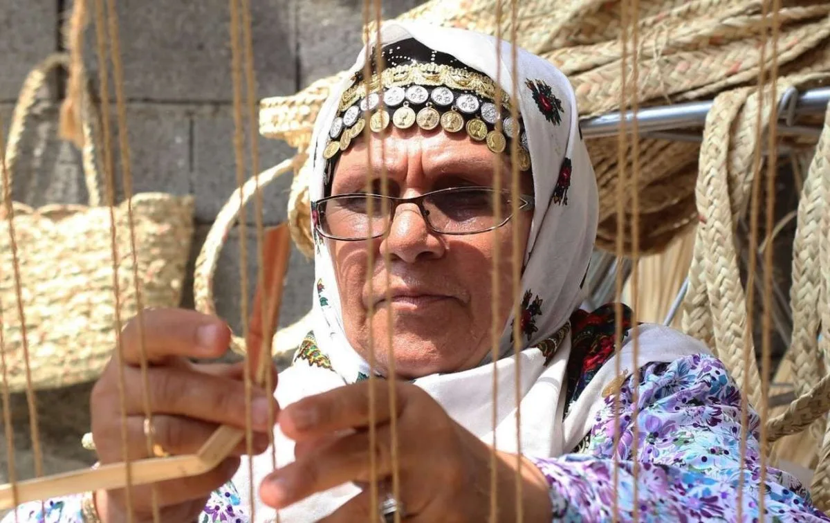 Gilan’s Straw Weaving Adventure with Aunt Leila